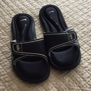 Nike slides